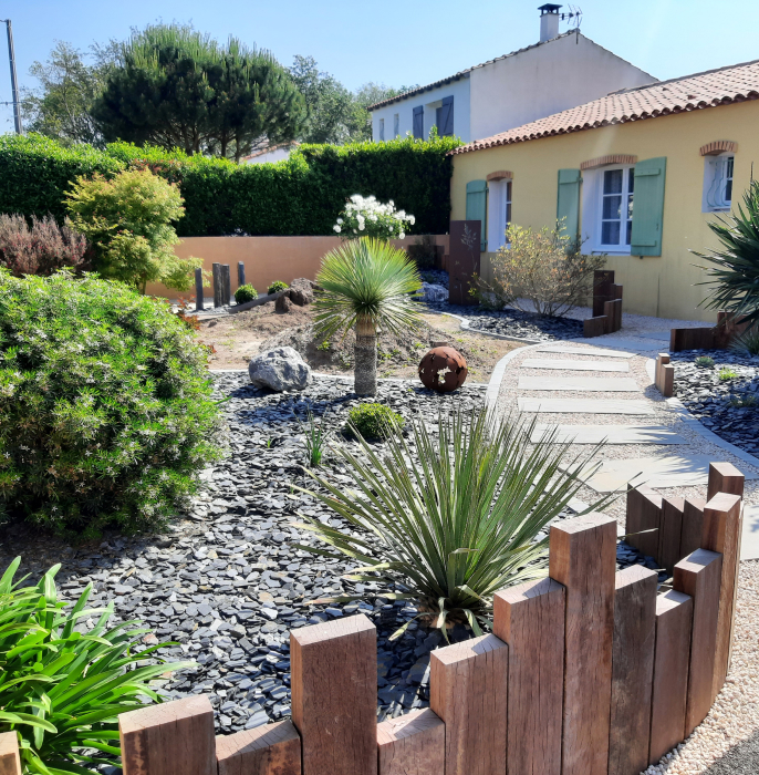 jardin avec cailloux